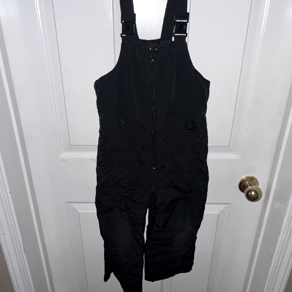Unisex insulated snow gear! - Picture 1 of 6